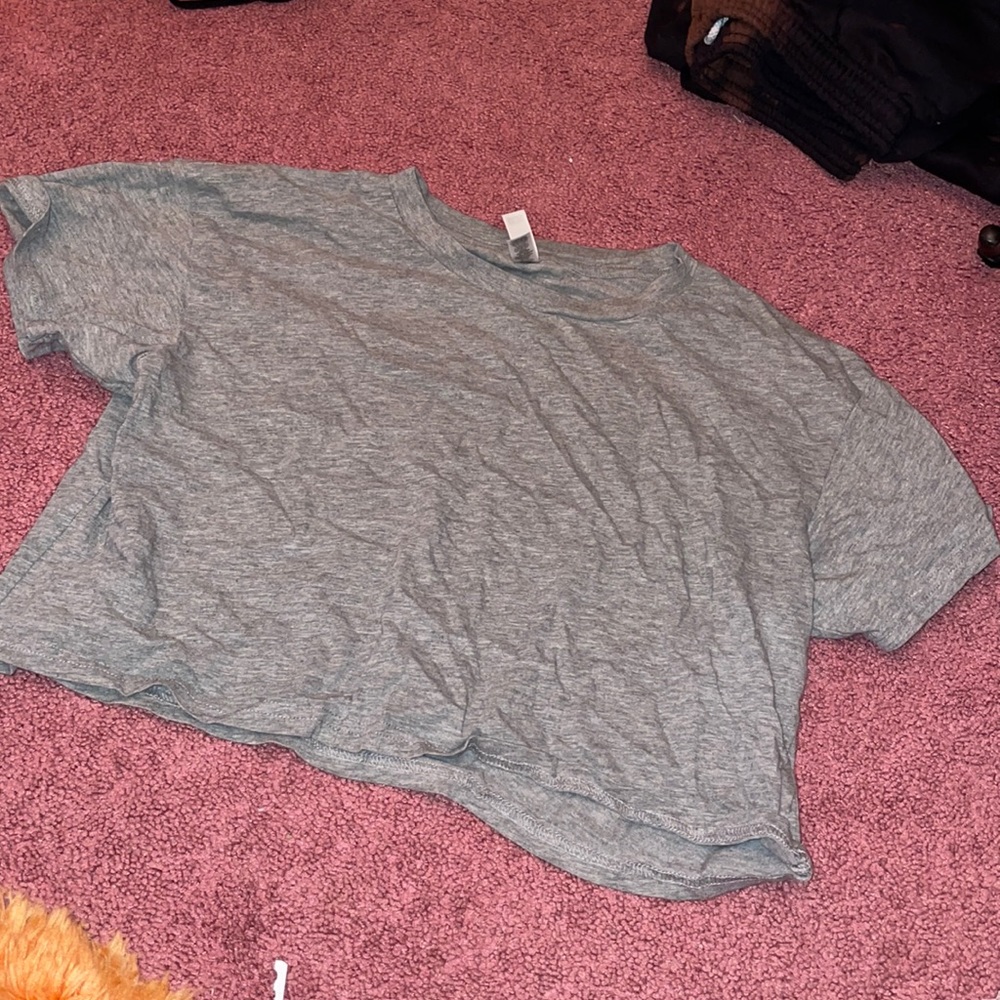grey tshirt
